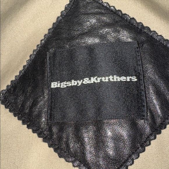 Men's Sleek Black Leather Bomber Jacket - Picture 9 of 15